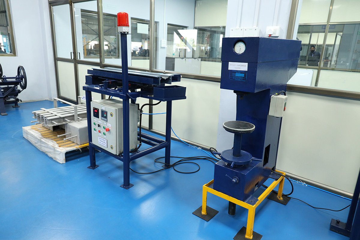 Lab-Testing-BrinnelHardnessTester-03