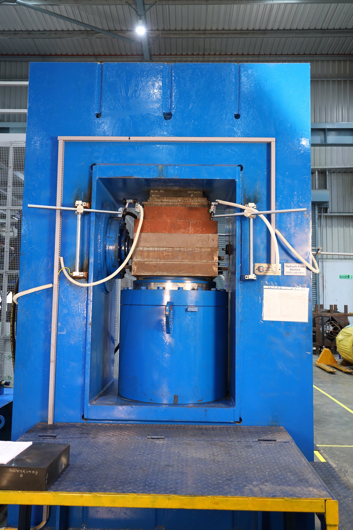 Lab-Testing-HydraulicPress-01