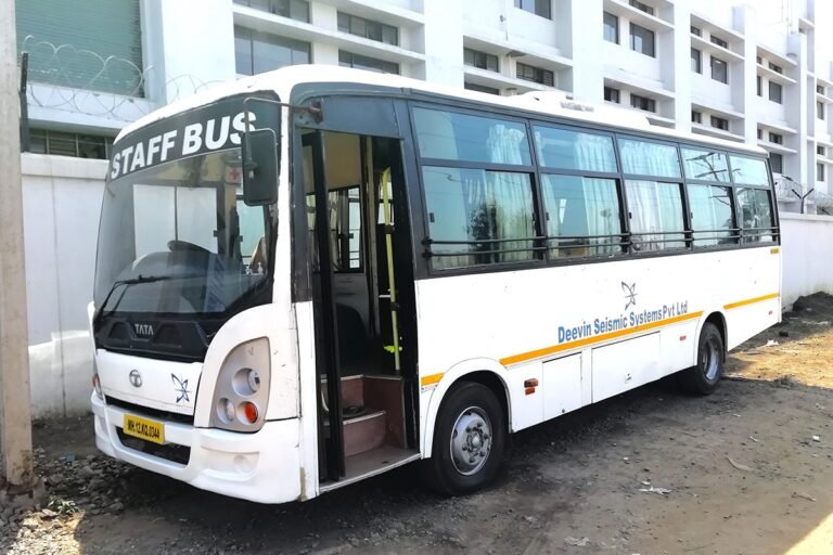 Staff-Bus